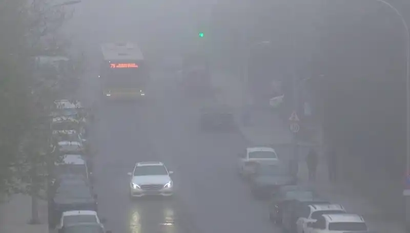 İstanbul'da Sis Alarmı: Görüş Mesafesi Kısıtlandı, Önlemleri Alın!