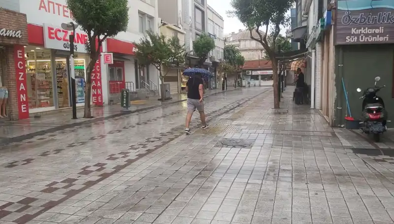 Kırklareli'de Sağanak Yağış Hayatı Olumsuz Etkiledi: Tüm Detaylar Burada!