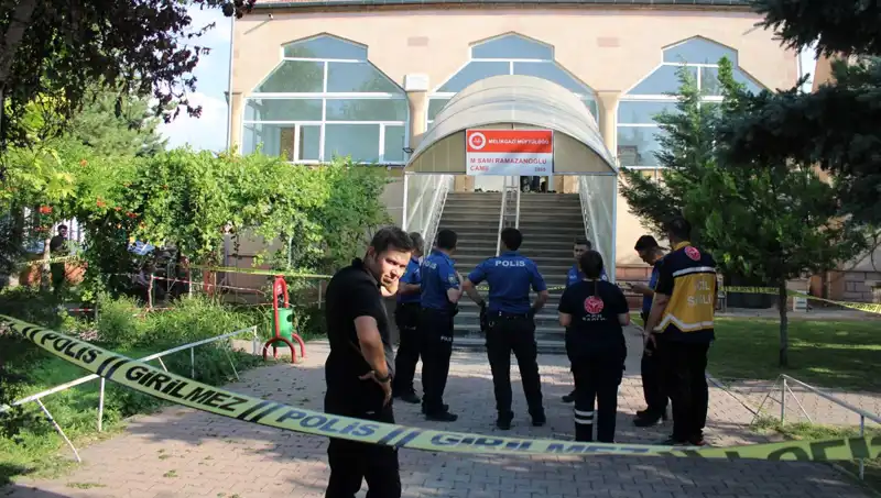 Dini Törende Kanlı Olay: Husumetlinin Boğazı Kesildi!