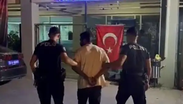 İzmir'de Firari Suspect 18 Yıl 9 Ay Ceza ile Yakayı Ele Verdi