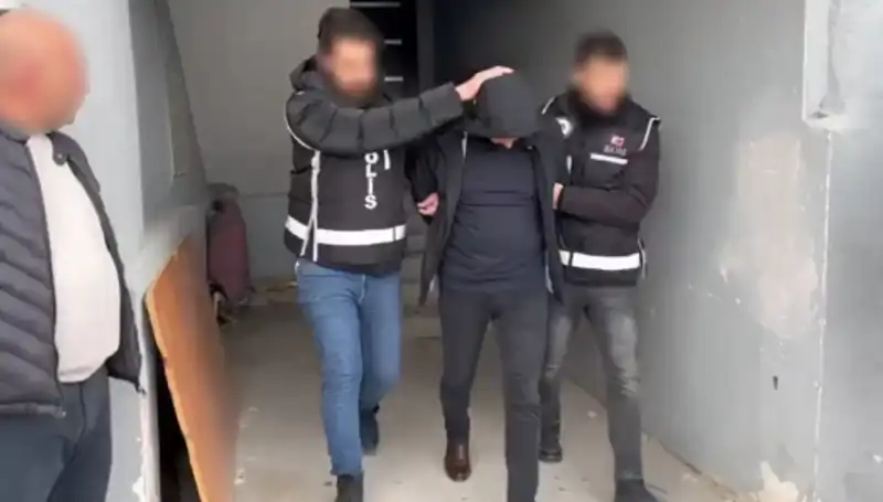 Dört İl, Dört Çeteye Yıldırım Hızıyla Operasyon: Silah ve Bombalar Ele Geçirildi