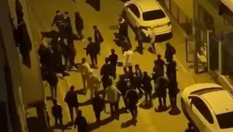 Esenyurt’ta Sopalı Mahalle Baskını: Gençler Arasında Şiddetli İkili Mücadele
