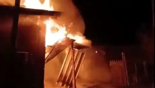 Karabük'te Büyük Yangın: İki Ev Küle Döndü, Sebebi Merak Ediliyor