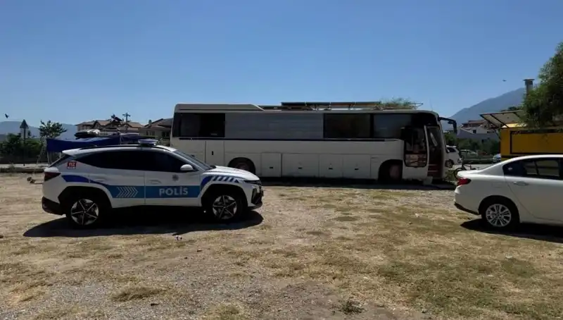 Fethiye'deki Otobüste Yaşayan Şoförden Üzücü Hüzün: Hayata Veda Etti