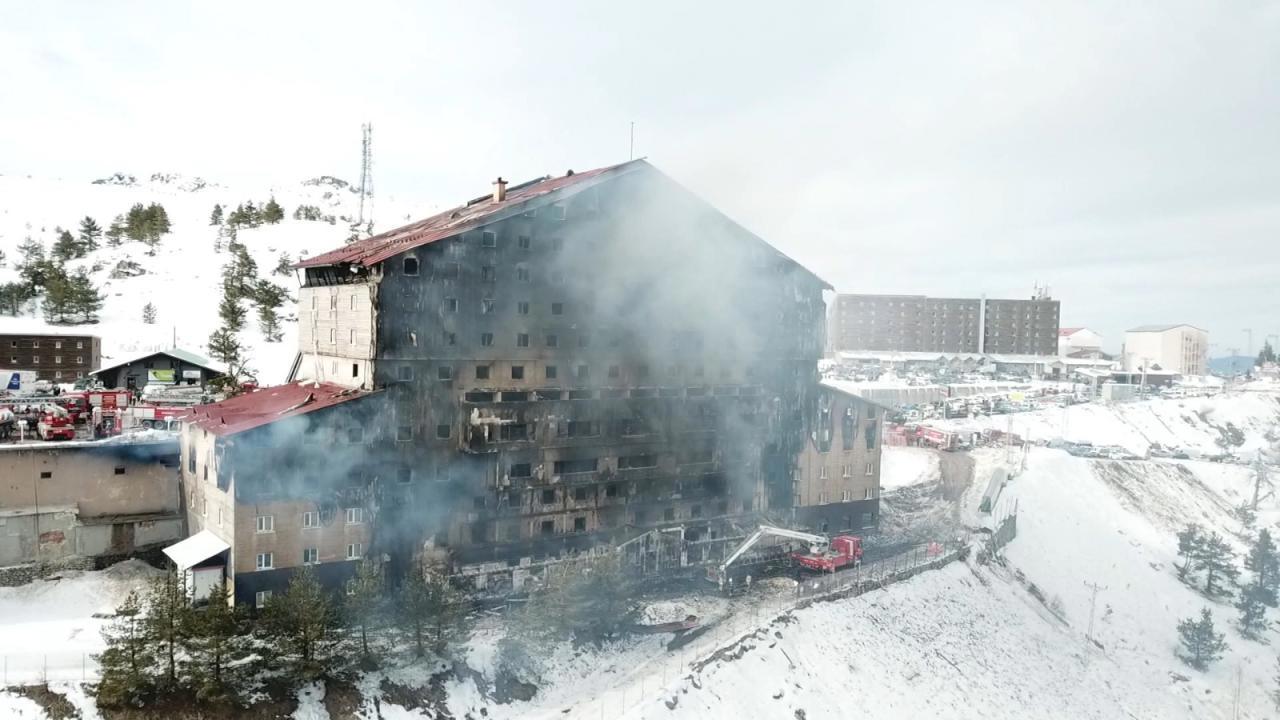 Bakan Tunç: Yangın ile İlgili Otelin Sahibi ve 3 Kişi Gözaltına Alındı