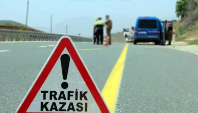 Ticari Araç ile Otomobil Çarpıştı: 5 Yaralı, Olay Yeri Korkunçtu!