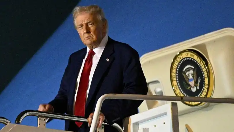 Katar'dan Trump'a Uçan 400 Milyon Dolarlık Saray Jetinin Görüntüleri Yayınlandı
