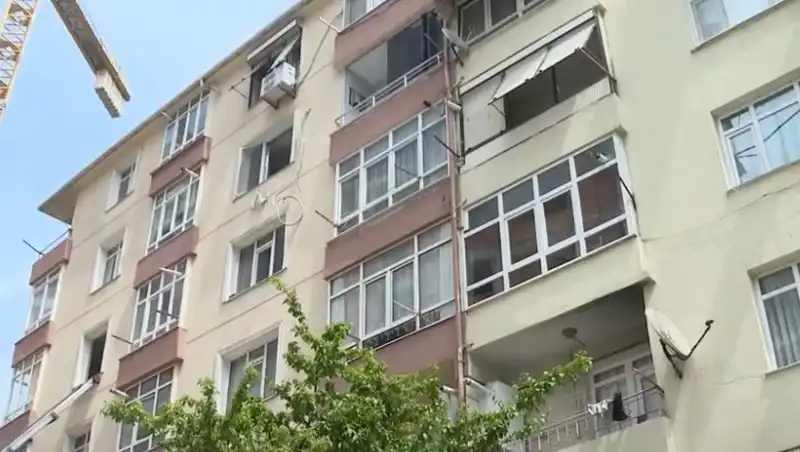 İstanbul’da Kolonları Patlayan 96 Dairelik Site Tahliye Edildi: Yaşananlar