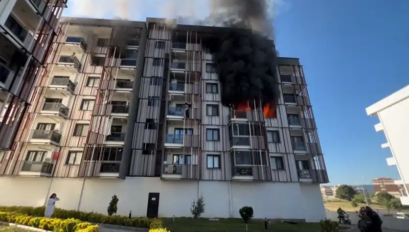 Çanakkale'de Yangın Paniği: Gece Yarısı Alevlerle Uyananlar