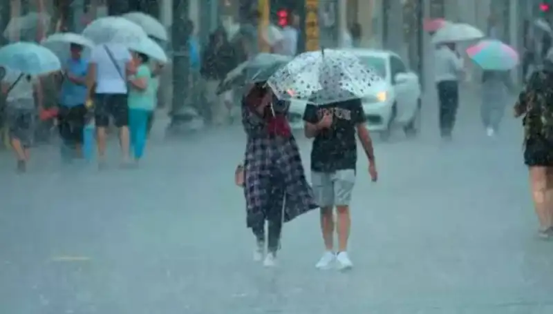Meteoroloji'den Kritik Uyarı: İstanbul'da Sağanak, Yangın Bölgesinde Rüzgar Taraması!