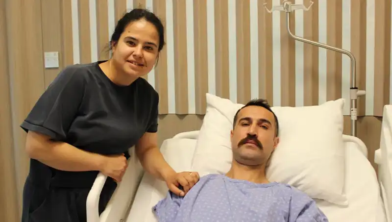 32 Yaşında Mide Kanaması Endişesiyle Gittiği Doktor Kalın Bağırsak Kanseri Teşhisi Koydu