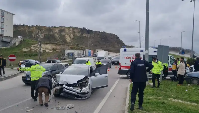 Sinop’ta Otomobil Kazası: Birden Fazla Yaralı ve Acil Durum Müdahalesi