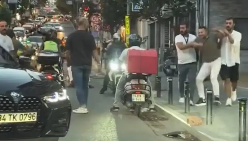 Nişantaşı'nda Yol Verme Kavgası: Sopalı Saldırı Dehşeti!