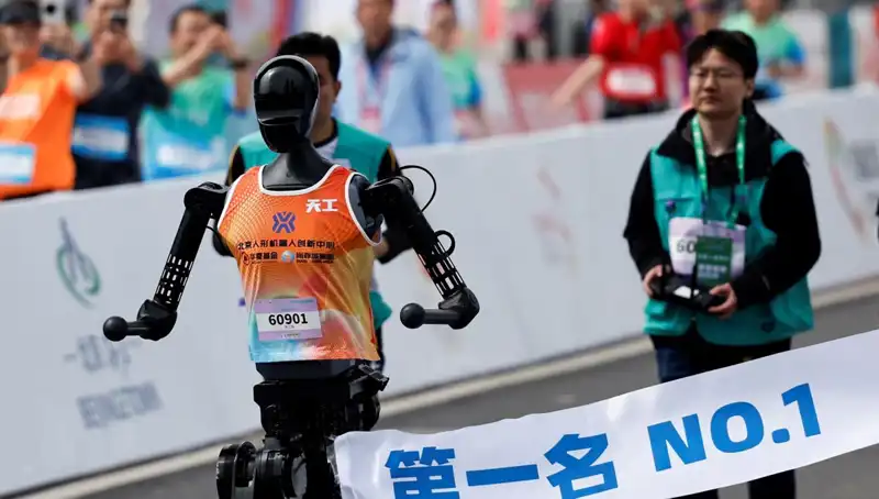 Çinli Robotlar, İnsanlarla Yarışarak Maraton Koşmayı Başardı