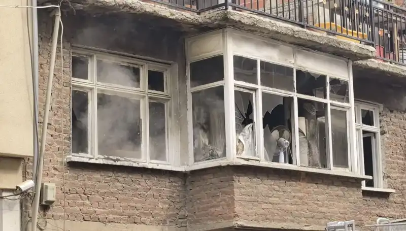 Bursa'da İki Katlı Evde Yangın: Alevler Her Yeri Sardı