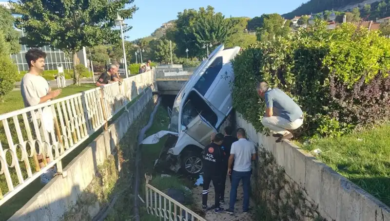 Muğla'da Şoke Eden kaza: Direksiyon Kırdı, Feci Sonuçla Yüzleşti!