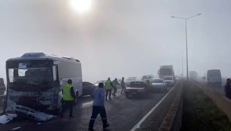 Sis, Trafikte Kaosa Yol Açtı: 7 Kişi Yaralandı