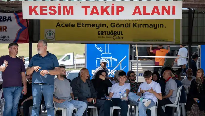 Ankara Kurban Pazarlarında Yoğunluk: Alıcılar ve Satıcılar Bir Araya Geliyor