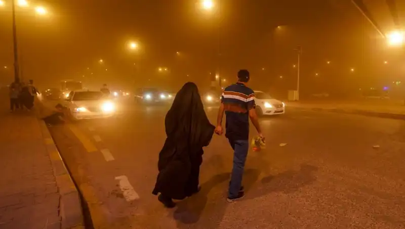 Irak'taki Kum Fırtınası: Havalimanları Kapatıldı ve Hastaneler Doldu