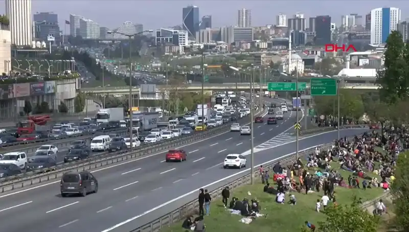 Deprem Sonrası Şehirde Trafik Yoğunluğu Yüzde 56 Arttı: Nedenleri ve Etkileri