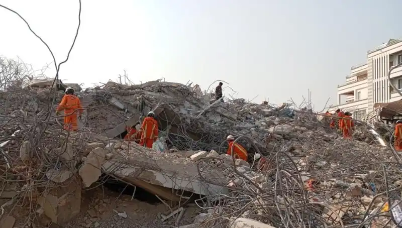 Türk Kurtarma Ekipleri Myanmar'da: Enkazdan 5 Gün Sonra Gelen Müjdeli Haber