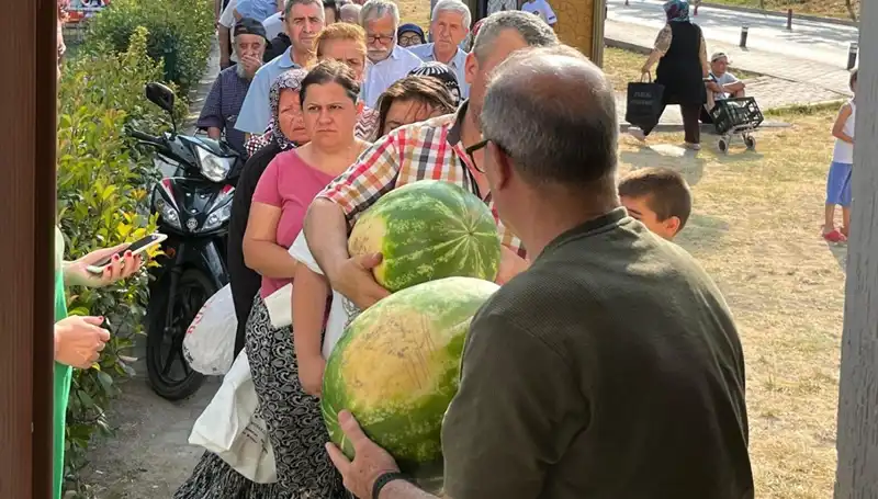 Hasat Zamanı Geldi, Tarlada Yüzyıllık Gelenek: Ücretsiz Sebze Dağıtımı