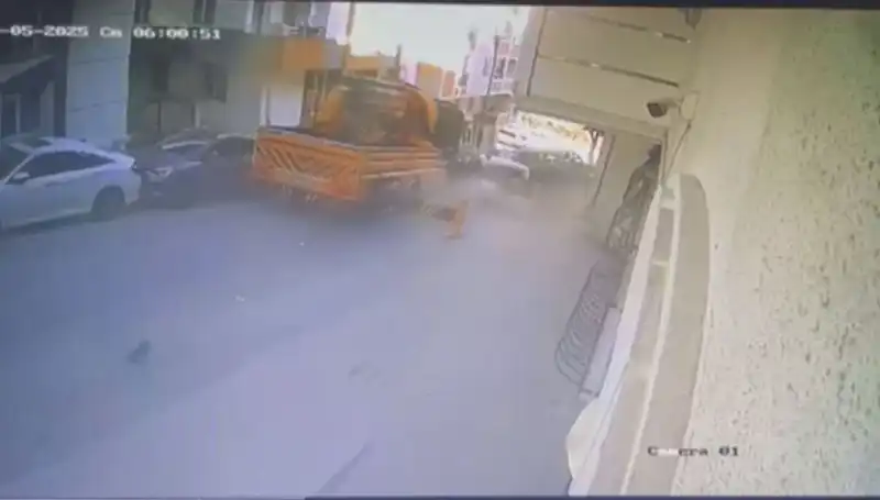 Kontrolden Çıkan Vinç, 23 Araca Çarparak Durmayı Başardı!