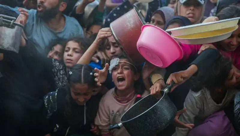 Gazze'deki Açlık Krizi: Un Stokları Tükendi, İnsanlar Yardım Bekliyor