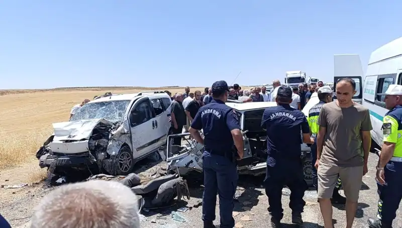 Otomobil ve Hafif Ticari Araç Çarpıştı: Trajedi Ortaya Çıktı, 4 Hayat Gitti