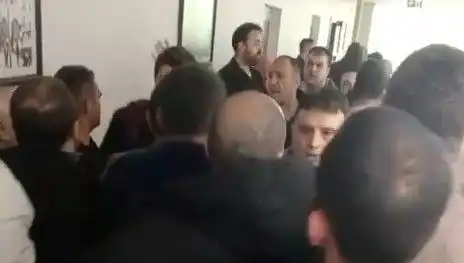 Karamürsel Belediyesi’ndeki İhale Krizi: Siyasi Çekişmeler ve Tartışmalar Ortaya Çıkıyor