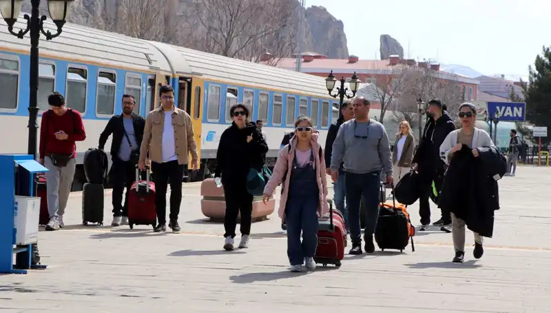 İranlı Turistlerin Nevruz Kutlamaları İçin Van’a Yoğun İlgi Gösterdiği Açıklandı