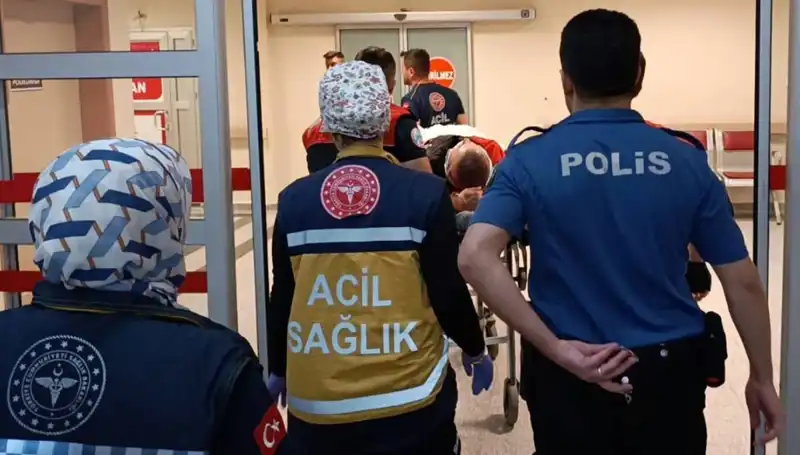 Polis Ekiplerinin Kaza Anı: İki Yaralı Mücadelesi