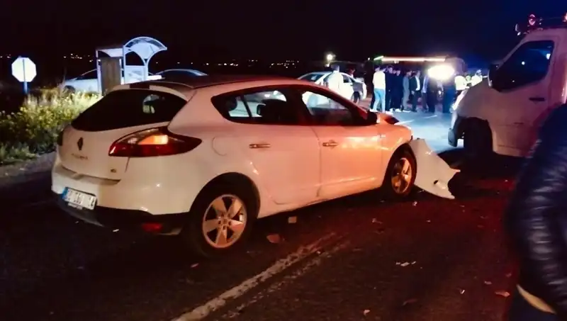 Kafa Kafaya Çarpışma: Feci Kaza Sonucu Bir Ölü, Yedi Yaralı