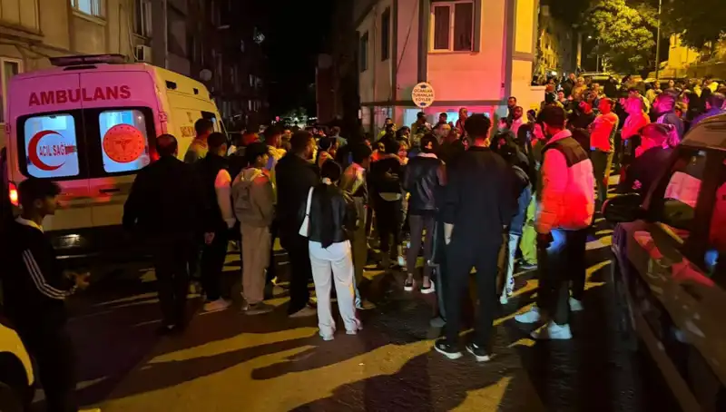 Balıkesir'de Sokak Ortasında Kanlı Kavga: Sopayla Başladı, Kesici Aletle Bitti!