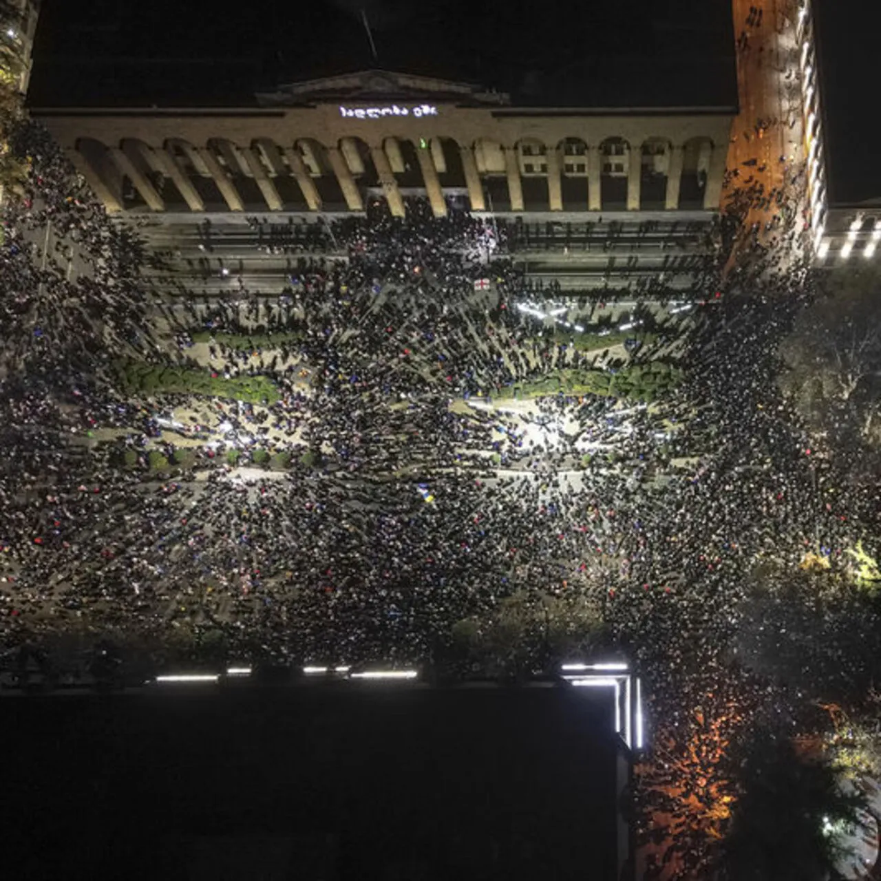 Tiflis’te Protestolar 6. Gününde: Gerginlik Yükselmeye Devam Ediyor!