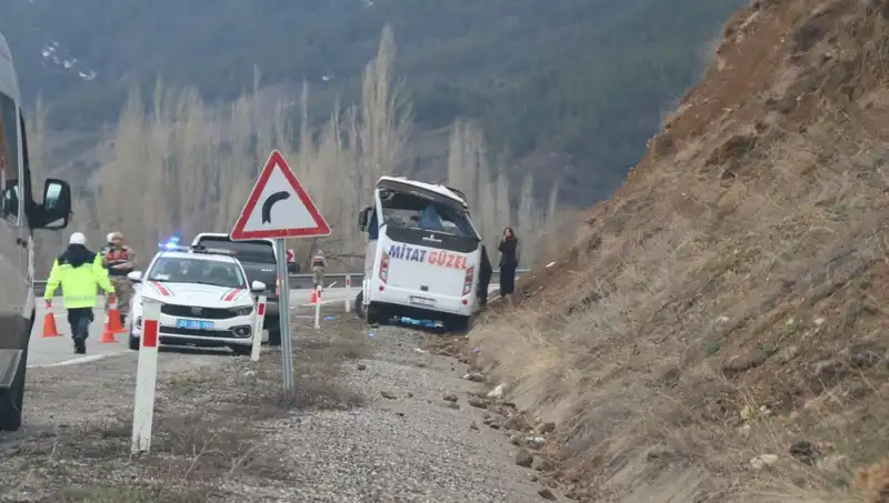 Oltu'da İşçi Servisi Aracı Kazası: Yaralı Sayısı Artıyor!
