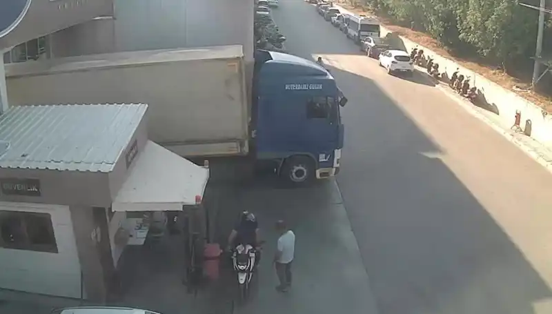 Güvenlik Güçleri, Nakliye Şebekesine Operasyon Düzenleyerek Milyonlarca Liralık Ürüne El Koydu
