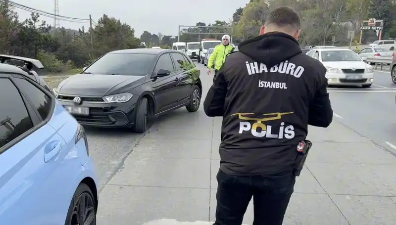 Emniyet Şeridini İhlal Eden Sürücü, Suçüstü Yakalandı