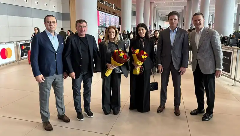 Hagi ve Popescu: İki Efsane İstanbul'da Buluştu!