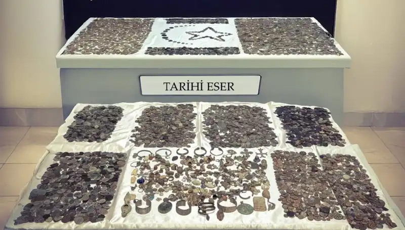Sınırda Tarihi Eser Kaçakçılığına Büyük Darbe: 12 Bin 770 Eser Ele Geçirildi!