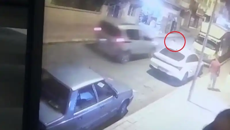 Yola Fırlayan Çocuğa Hafif Ticari Araç Çarptı: Dramatik Anlar