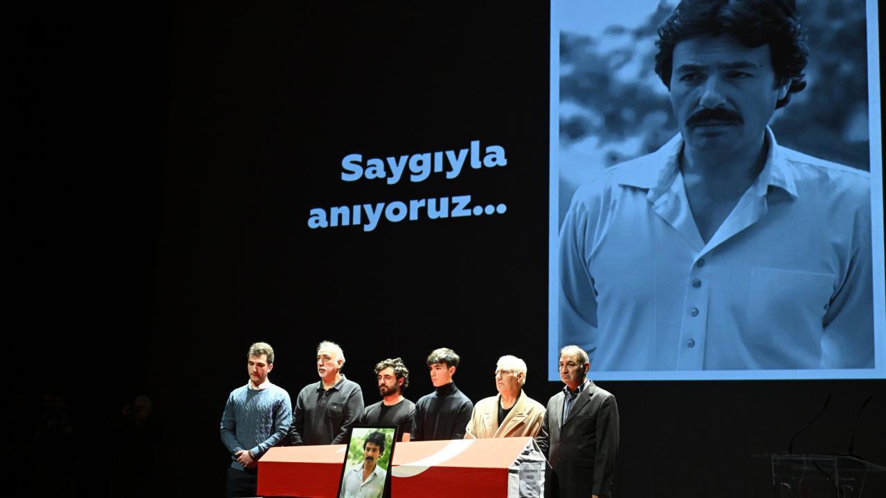 Ferdi Tayfur'a AKM'de Dev Tören!