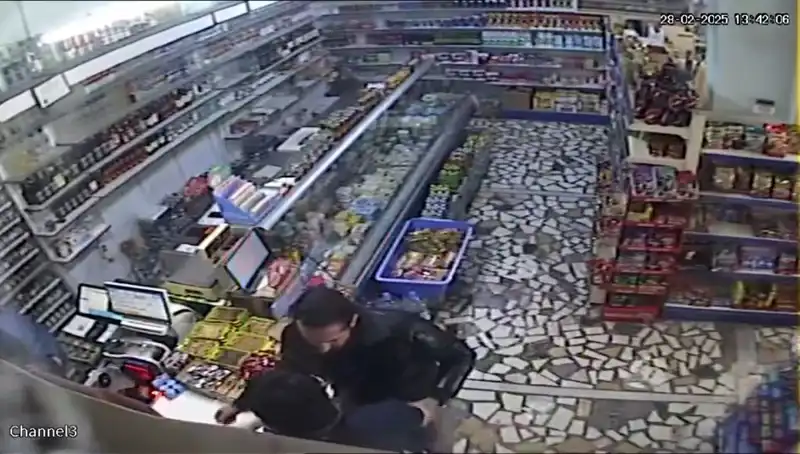 Cezaevi Firarisi Markette Dehşet Saçtı: Bıçaklar ve Mermerler Havada Uçuştu!