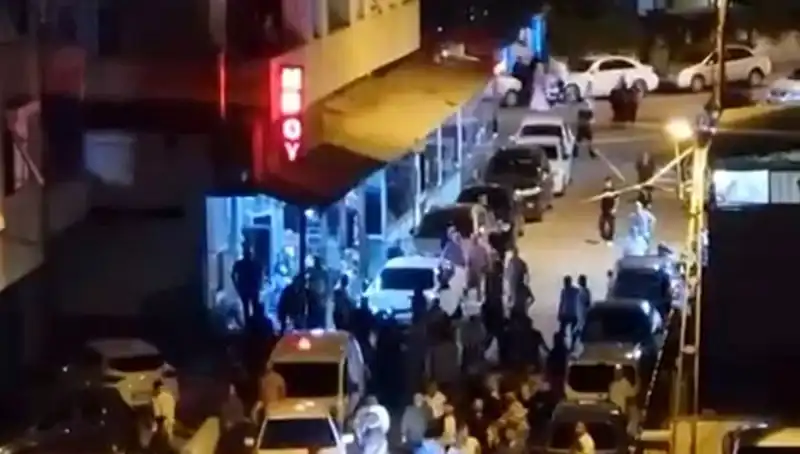 Düğün Kutlaması Sonrası Olaylı Anlar: Kalabalığa Dalma ve Kaos