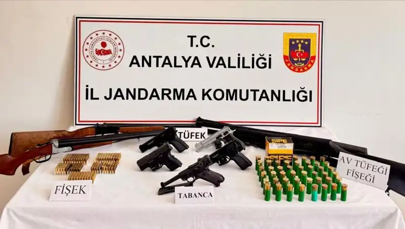 Antalya’da Ruhsatsız Silah Operasyonları: Suç Örgütlerine Darbe