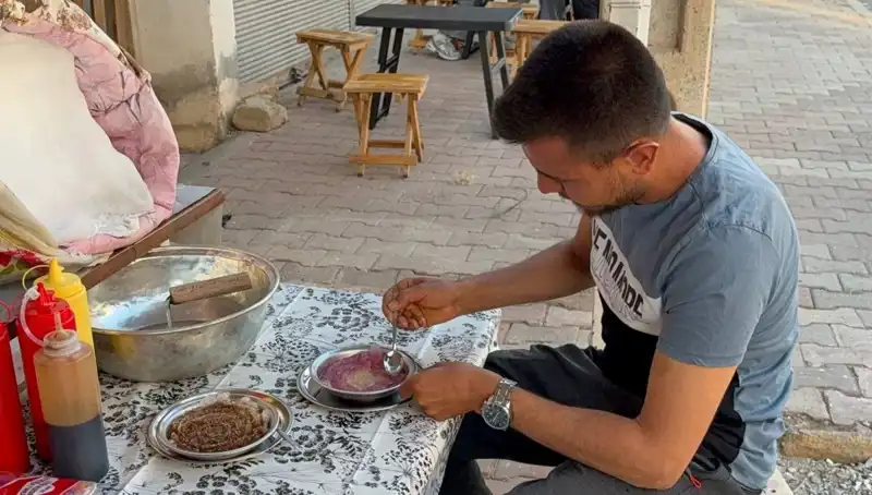 Toros Dağları'ndan Toplanan Doğal Lezzet: Tabağı 50 TL'ye Açık Artırmaya Çıkardı