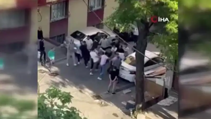 Kafesin İçinde Kalan Madde Bağımlısına Gözdağı: Police Yıldız Salonu Olayı Asfaltı Sarsıyor