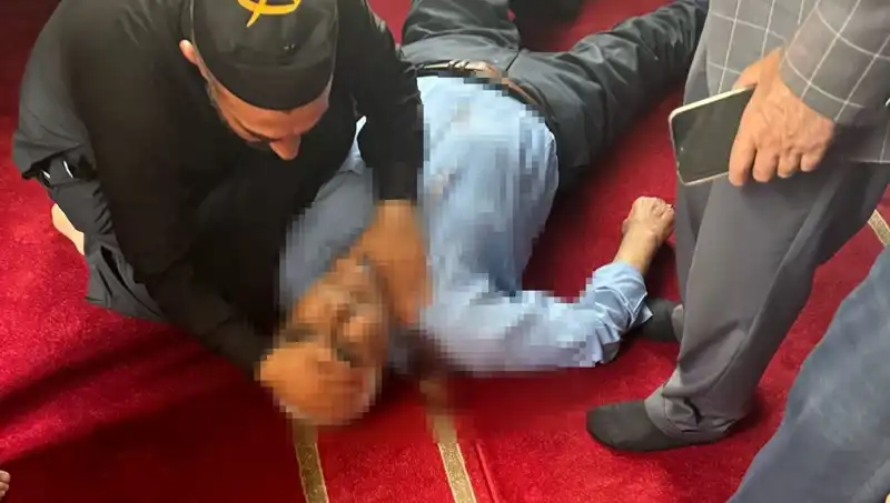 Camide Namaz Esnasında Bıçaklanan Kişi Hayatını Kaybetti!