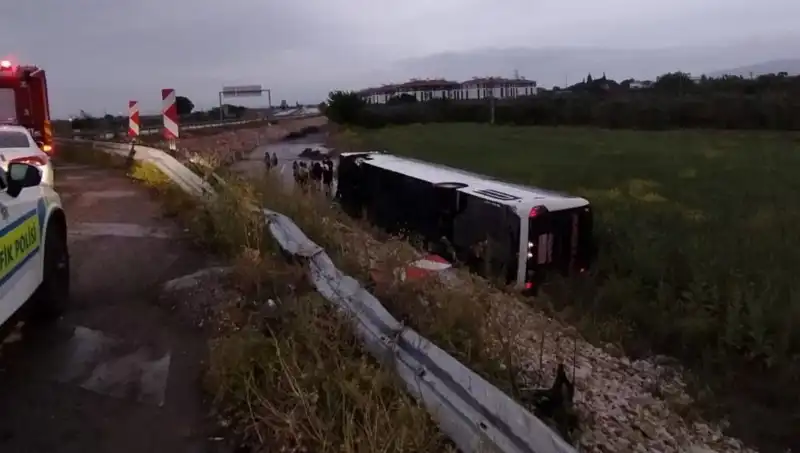 Manisa'da Yolcu Otobüsü Kazası: Yaralılar ve Kaza Anının Sıcak Gelişmeleri