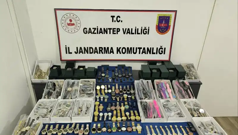 Gaziantep'te Düzenlenen Kaçak Saat Operasyonunda 3 Milyon Liralık Değerli Dökümante